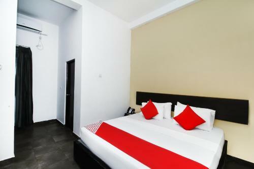Oyo 64305 Hotel Mango