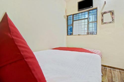 Oyo 64305 Hotel Mango