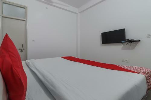 Hotel Oyo 49701 Abhi Residency White House
