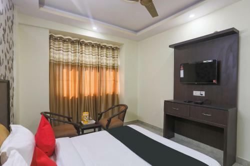 Capital O 42705 Hotel Abhinandan Palace