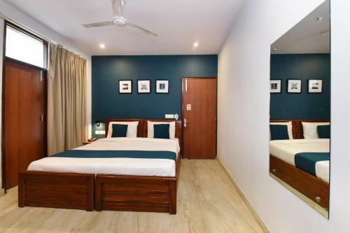 Hotel Silverkey Executive Stays 36846 Opposite Phase 3 Metro Station