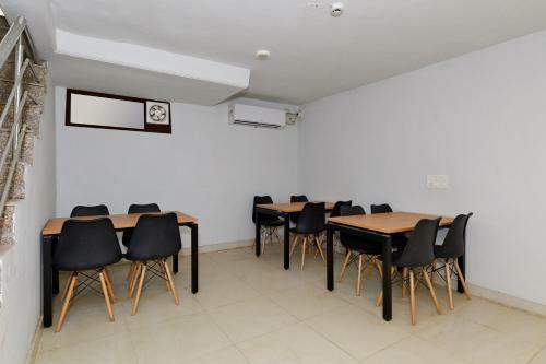 Hotel Silverkey Executive Stays 36846 Opposite Phase 3 Metro Station