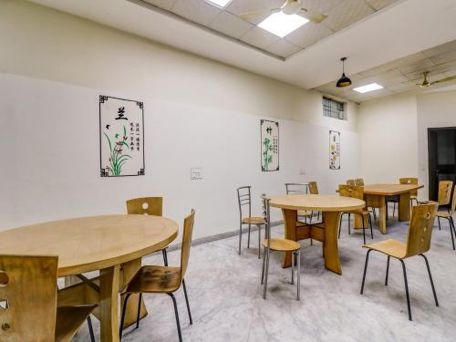 Hotel Oyo 78560 Collection O Siris Road Dlf Phase 3