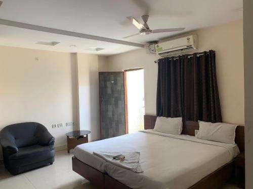 Hotel Rooms Near Aig Hospital
