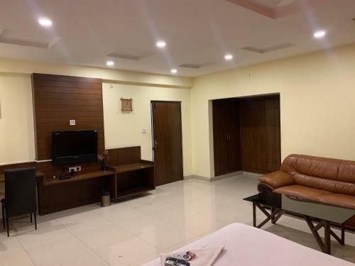 Hotel Rooms Near Aig Hospital