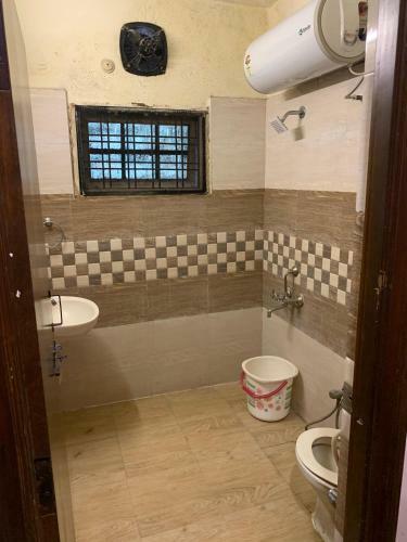 Hotel Rooms Near Aig Hospital