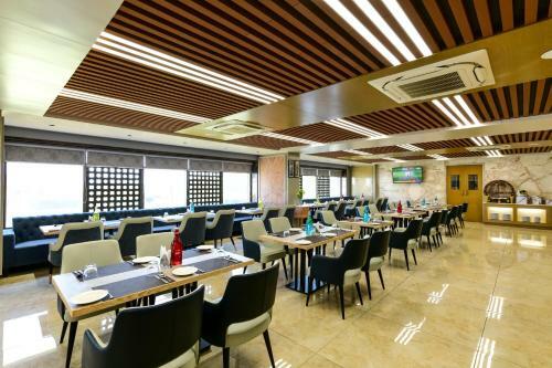 Express11 Hotel