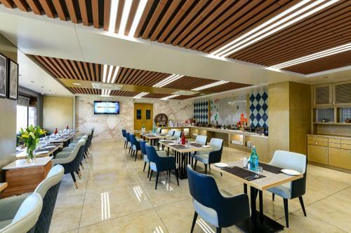 Express11 Hotel