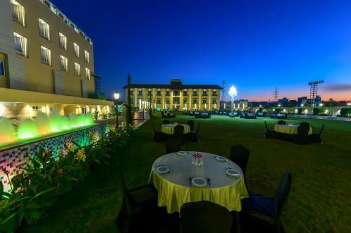 Express11 Hotel