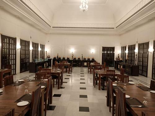 Hotel Rajbagh Palace