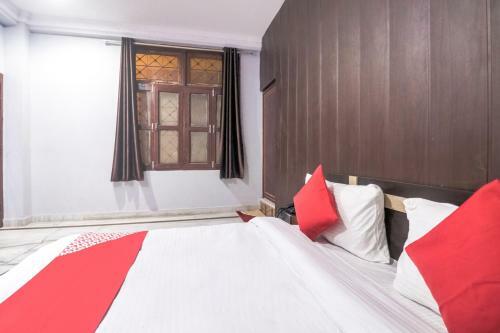 Hotel Oyo 78411 The Luxury Living