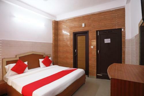 Oyo 49556 Hotel Shree Maa Palace