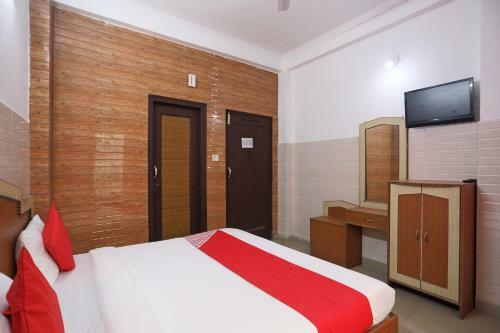 Oyo 49556 Hotel Shree Maa Palace
