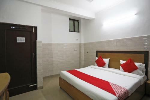 Oyo 49556 Hotel Shree Maa Palace