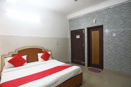 Oyo 49556 Hotel Shree Maa Palace