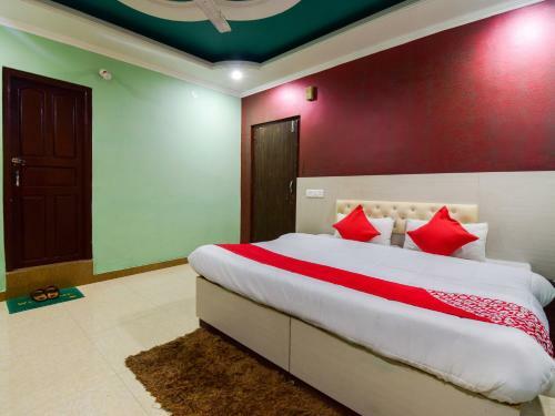 Oyo 49556 Hotel Shree Maa Palace