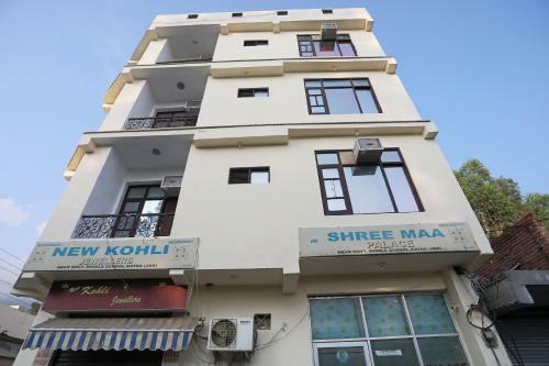Oyo 49556 Hotel Shree Maa Palace