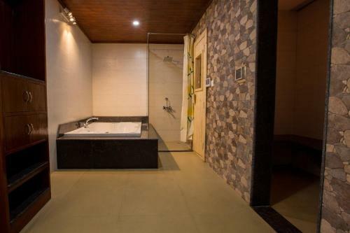 Hotel Blue Pine Resort