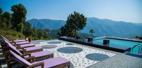 Hotel Blue Pine Resort
