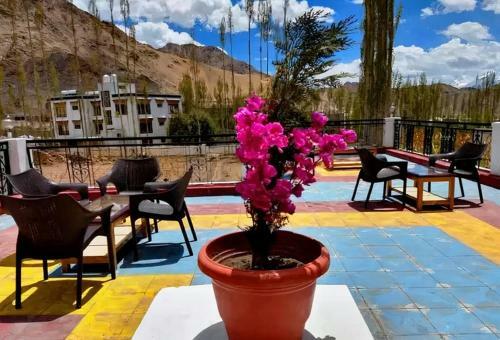 Hotel Khakshal Chubi