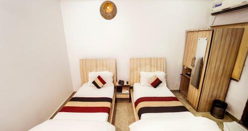 Hotel Crossroad