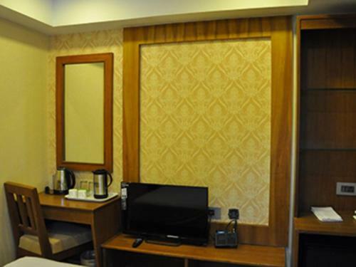 Hotel The Vijay Park - Airport