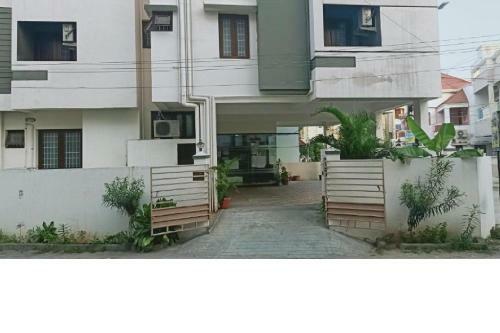 R Hotel-manapakkam