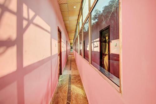 Oyo 77381 Hotel Gg Farms