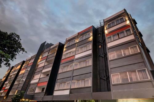 Oyo Townhouse 77134 Century Hotel