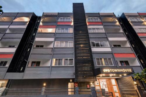 Oyo Townhouse 77134 Century Hotel