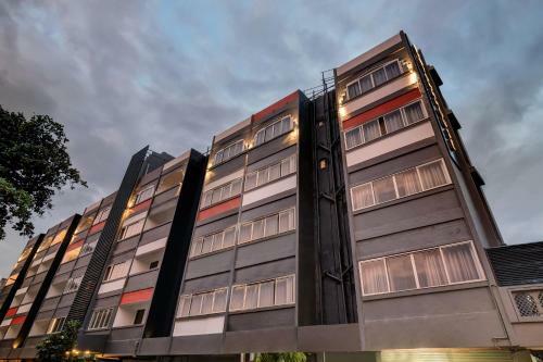 Oyo Townhouse 77134 Century Hotel
