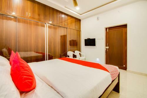 Hotel Oyo 37958 Rvn Guest Inn