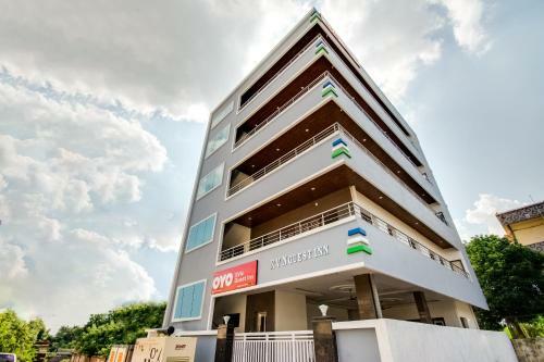 Hotel Oyo 37958 Rvn Guest Inn