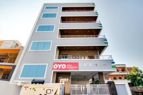 Hotel Oyo 37958 Rvn Guest Inn