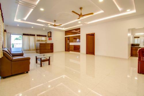 Hotel Oyo 37958 Rvn Guest Inn