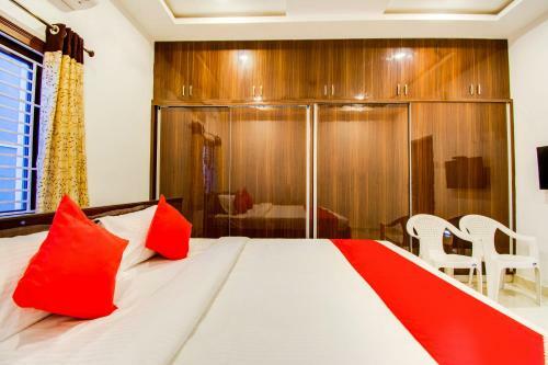 Hotel Oyo 37958 Rvn Guest Inn