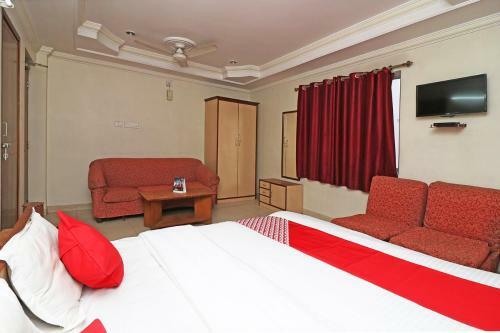 Oyo 29941 Hotel Hukum Palace