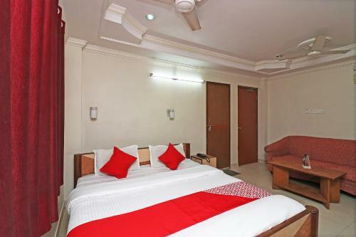 Oyo 29941 Hotel Hukum Palace