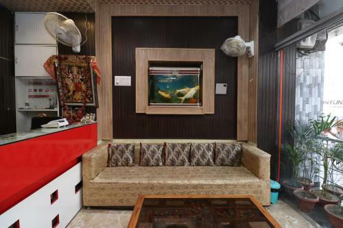 Oyo 29941 Hotel Hukum Palace