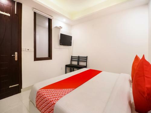 Oyo 76135 Hotel Silver Estate