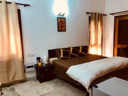 Hostal Saket Residecy
