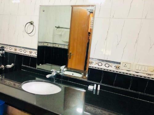 Hostal Saket Residecy