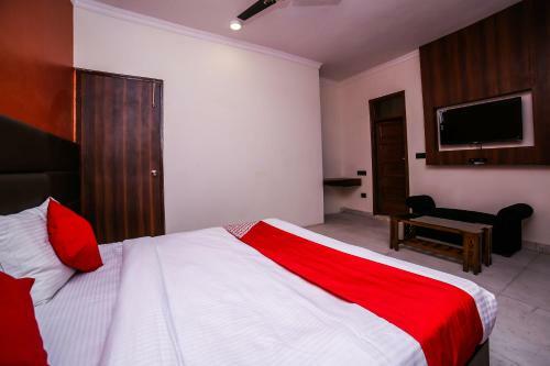 Oyo 26589 Hotel Royal Town