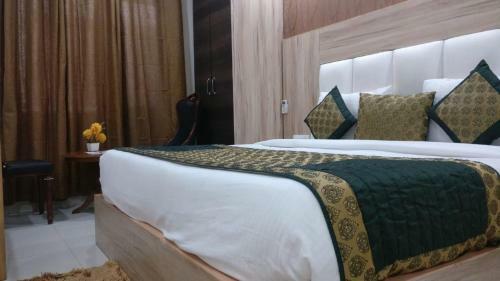 Mega Hotels
