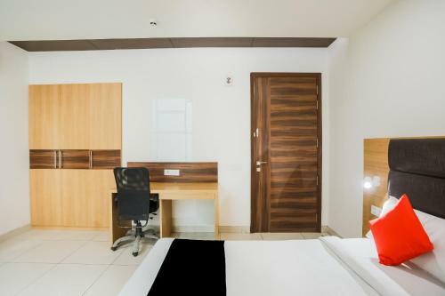 Capital O 71384 Hotel Jmk