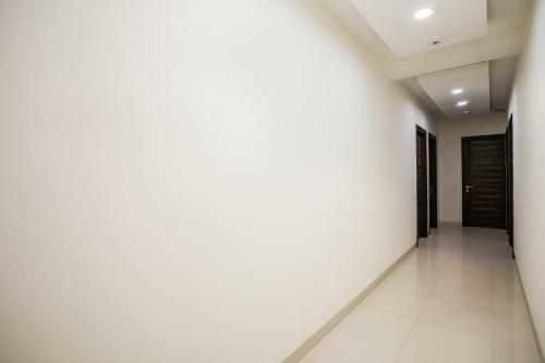 Capital O 71384 Hotel Jmk