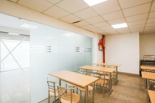 Capital O 71384 Hotel Jmk