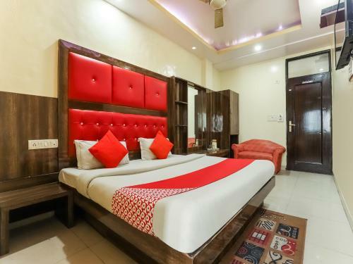 Hotel Oyo 75789 Golden Stays