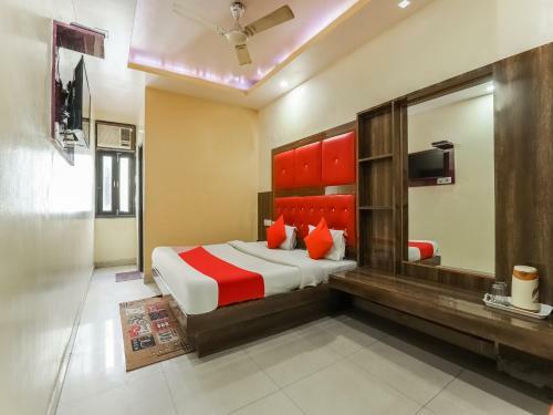 Hotel Oyo 75789 Golden Stays