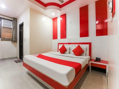 Hotel Oyo 75789 Golden Stays